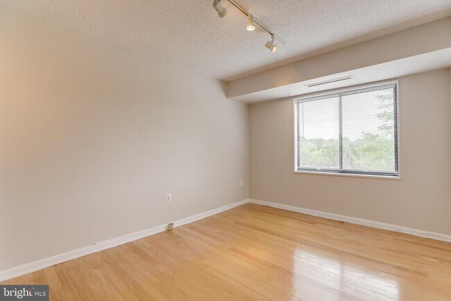 Building Photo - 200 N Pickett St