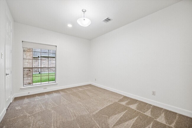 Building Photo - 95 N Mews Wood Ct