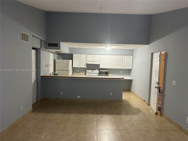 Building Photo - 9907 Westwood Dr