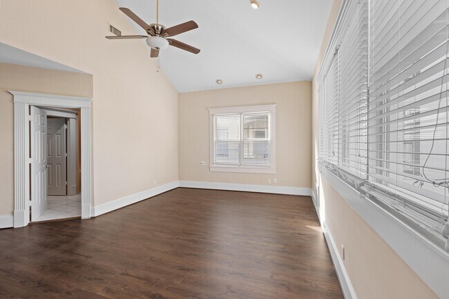 Master bedroom view from other side - 515 W 17th St