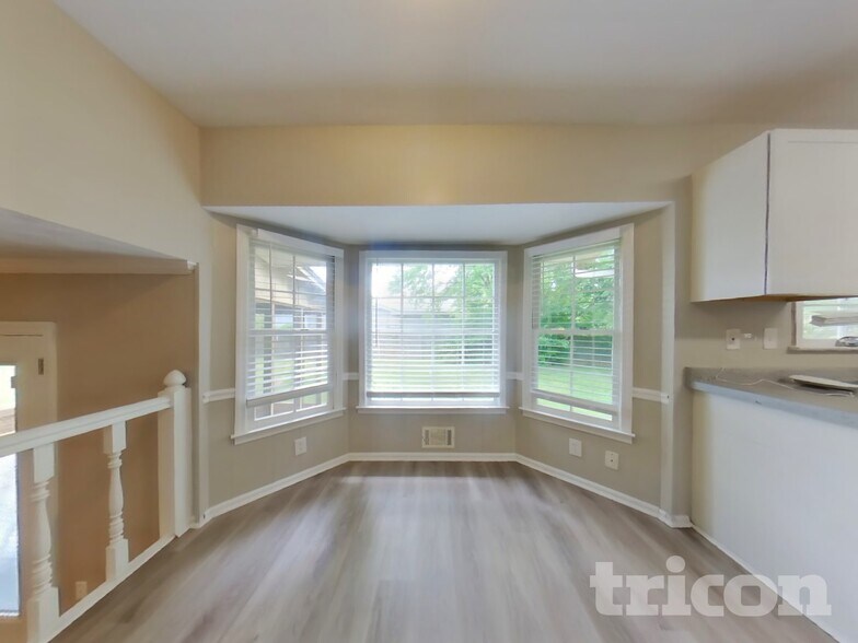 Building Photo - 2339 Country Club Dr SE