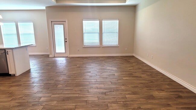 Building Photo - 1849 Kentucky Derby Dr