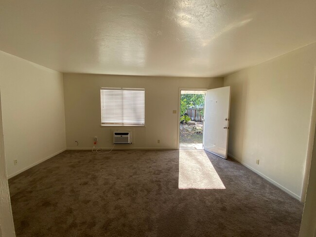 Building Photo - AVAILABLE NOW !!! NORTH VACAVILLE - E. MON...