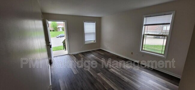 Building Photo - 749 Charlton Ct