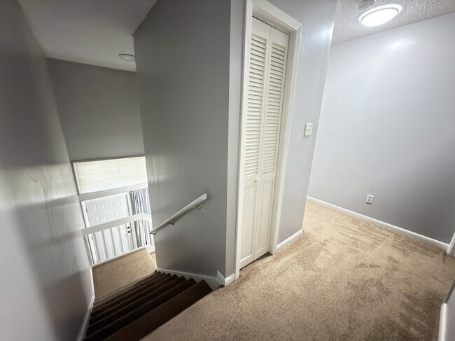 Building Photo - 1307 Baytree Dr