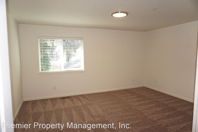 Building Photo - 3 br, 2.5 bath House - 11404 NE 127th Ct
