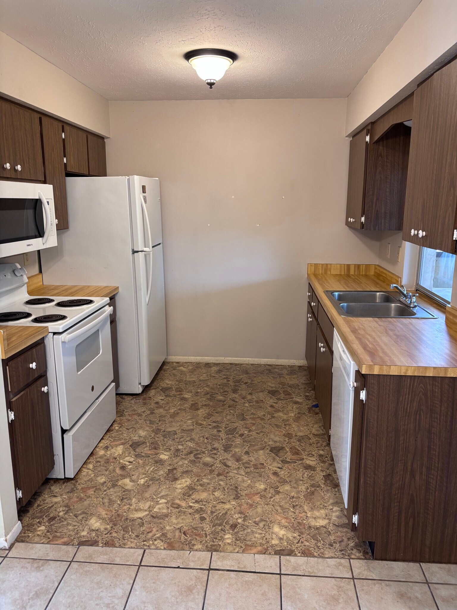 Building Photo - 5321 Foxwood Dr