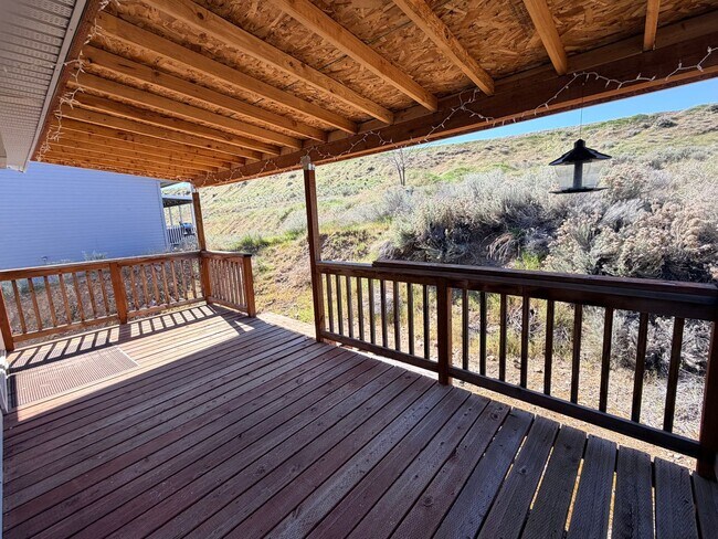 Building Photo - EPHRATA- 2+ bed/2 bath home with private deck w/ hillside views, d/w, a/c and garage! W/S/G paid!