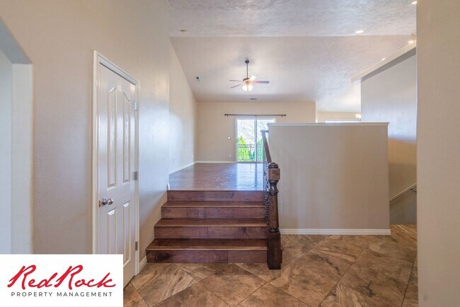 Building Photo - 5 Bedroom Pet Friendly Home!