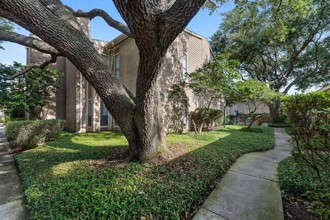 Building Photo - 726 Bering Dr