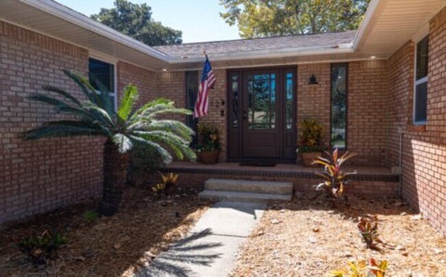 Building Photo - 712 Elise Ln