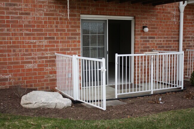 Building Photo - 201 Clubhouse Dr