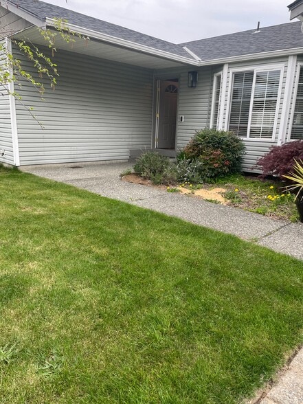Building Photo - 180 Moss Ln