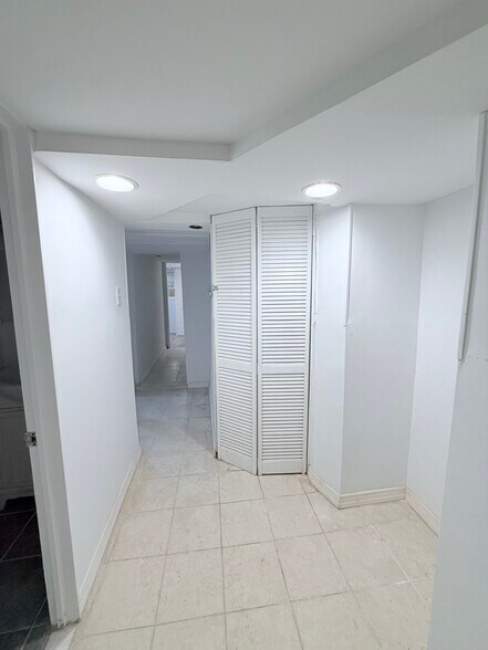 Building Photo - 428 S 57th St