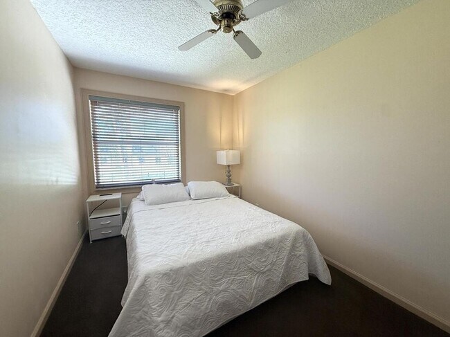 Building Photo - 14765 Northlake Blvd