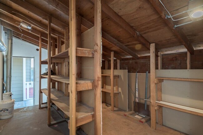 Building Photo - Charming Home in SW Portland