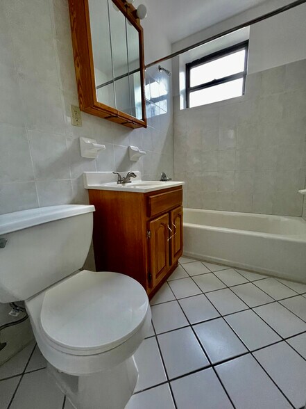 Building Photo - 268 Broadway