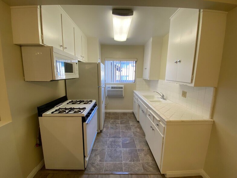 Building Photo - 241 E Alameda Ave