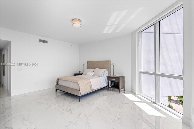 Building Photo - 17111 Biscayne Blvd