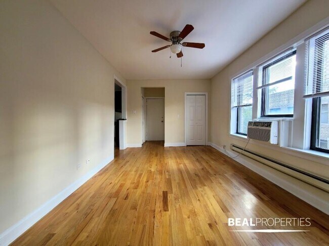 Building Photo - 1 bedroom in CHICAGO IL 60613