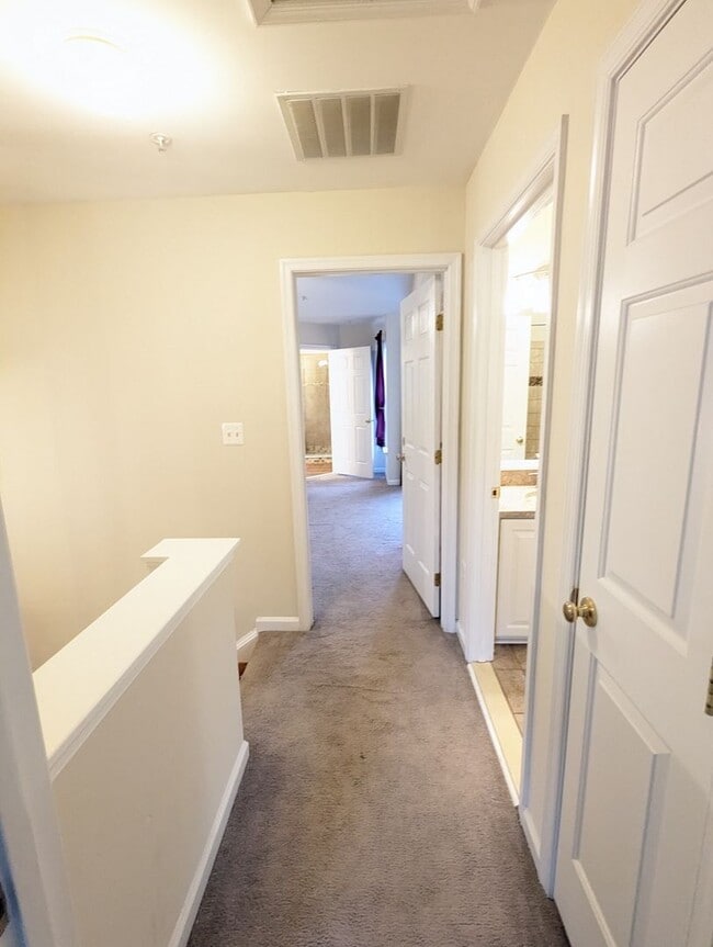 Building Photo - Townhouse in Spring Ridge community *OAKDALE school district* available now!