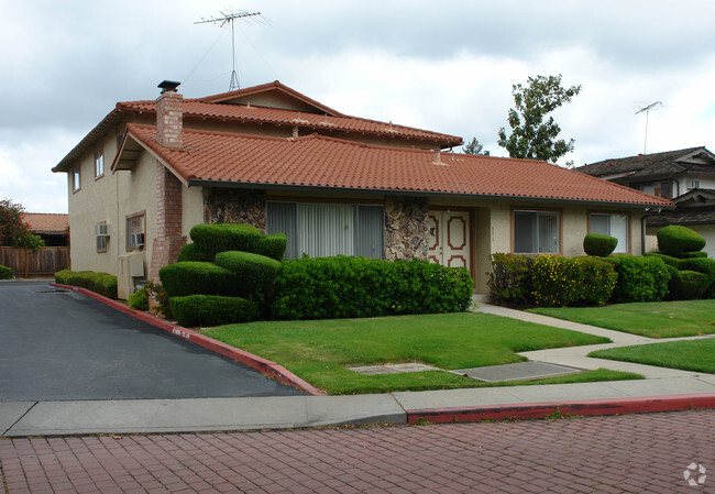 Primary Photo - 511 Granger Ter