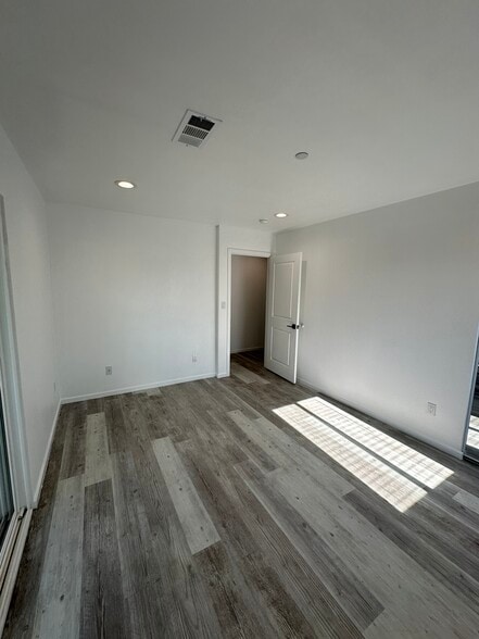 Building Photo - 202 S Rose Ave