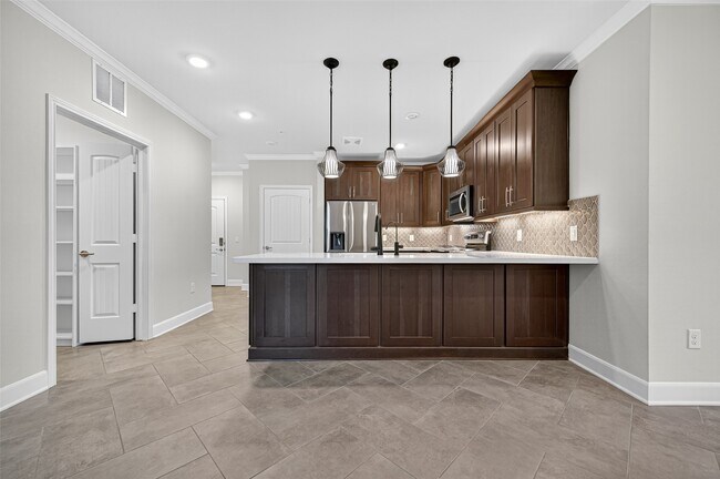 Building Photo - 6804 Westview Dr