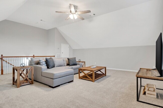 Building Photo - FULLY and Tastefully furnished 3 bedroom h...