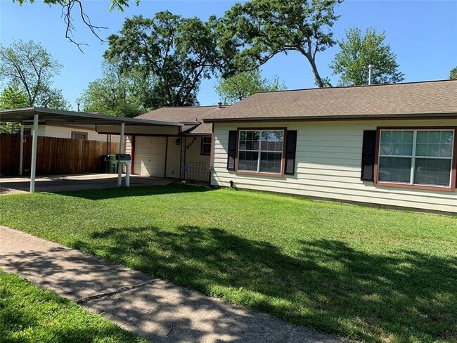 Building Photo - 8318 Highcrest Dr