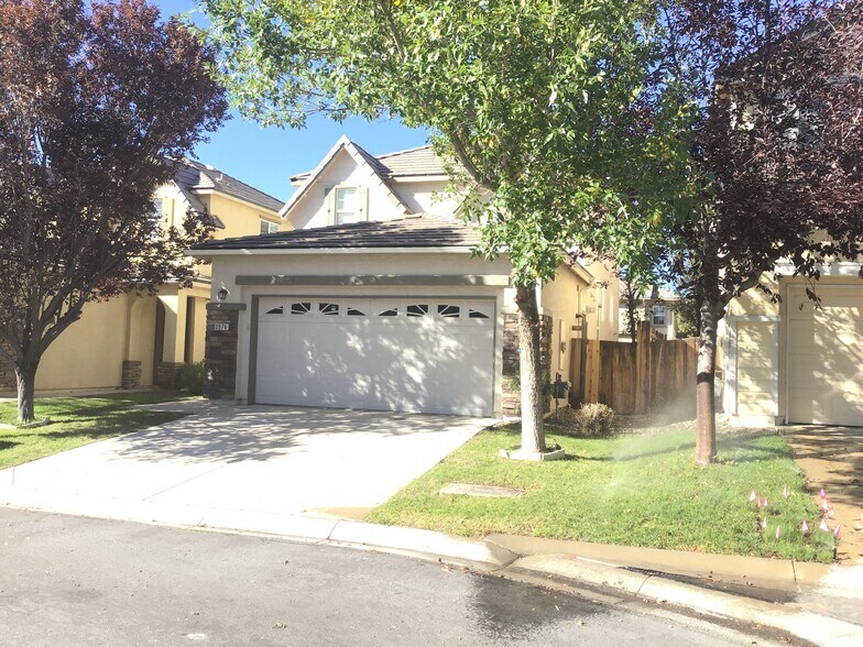 Building Photo - 3976 Dominus Dr