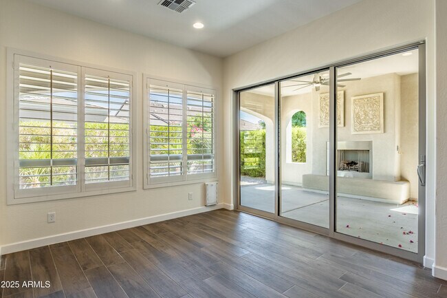 Building Photo - 70 E Kennedia Dr