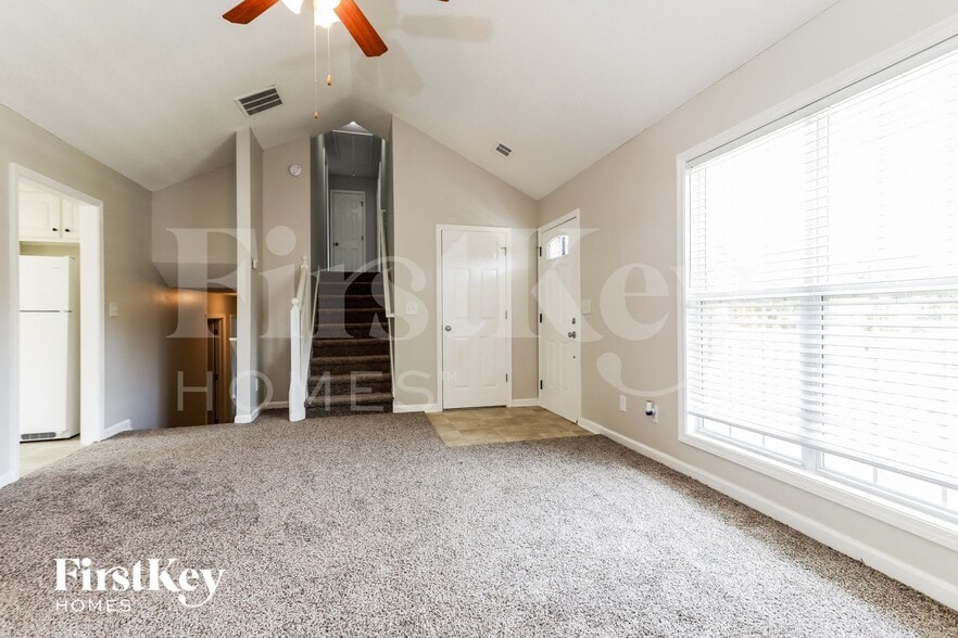 Building Photo - 305 Carly Ct