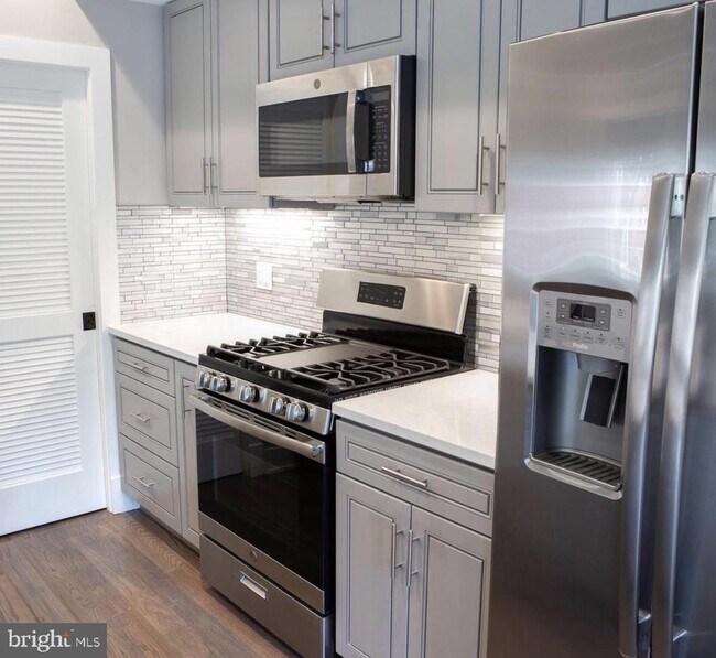 Building Photo - 1701 Trinidad Ave NE