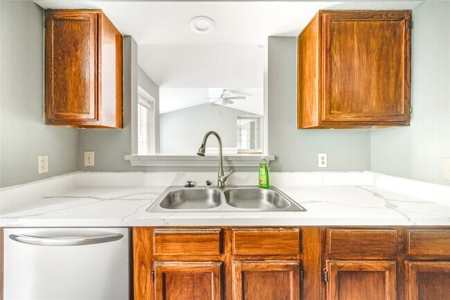 Building Photo - 14600 Fonmeadow Dr