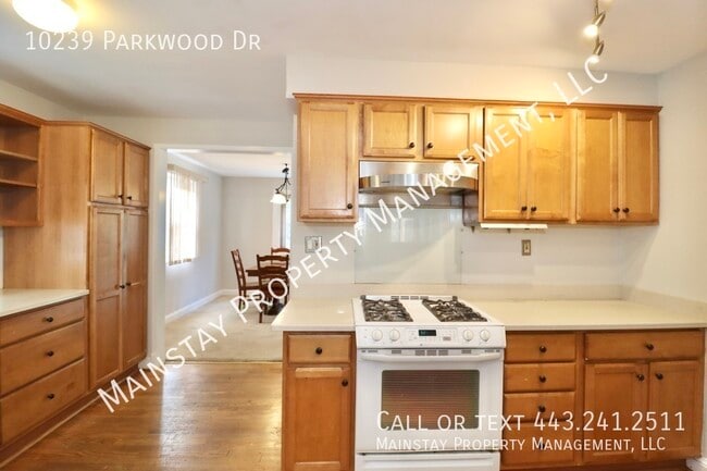 Building Photo - 10239 Parkwood Dr