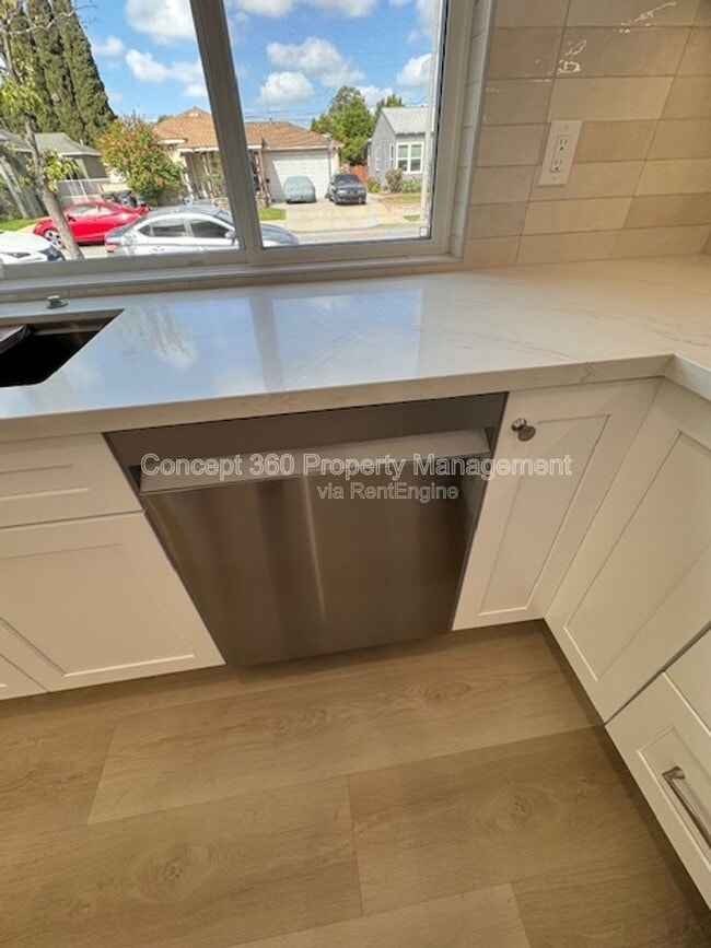 Building Photo - 6168 Briercrest Ave