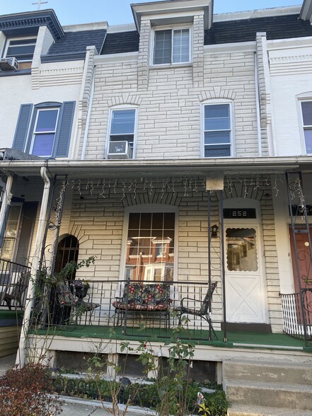 Building Photo - 252 W Oley St