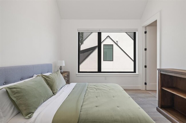 Building Photo - 1903 Frazier Ave