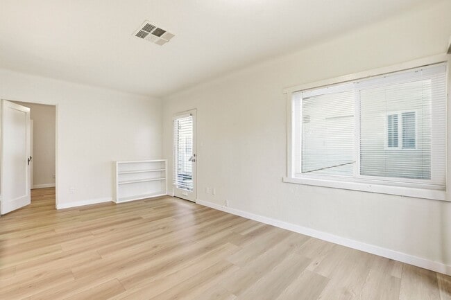 Building Photo - 1 BLOCK TO THE BEACH! COMPLETELY REMODELED 2BD/2BA OCEAN BEACH RESIDENCE - ONLY $4,495/MO!