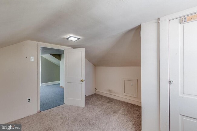 Building Photo - 427 Buttonwood St