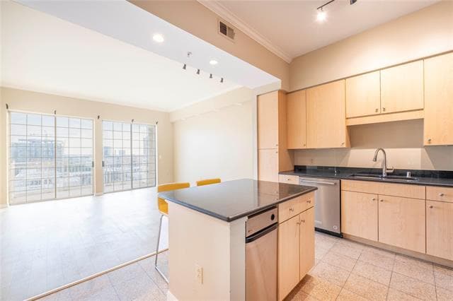 Building Photo - 3225 Turtle Creek Blvd Blvd