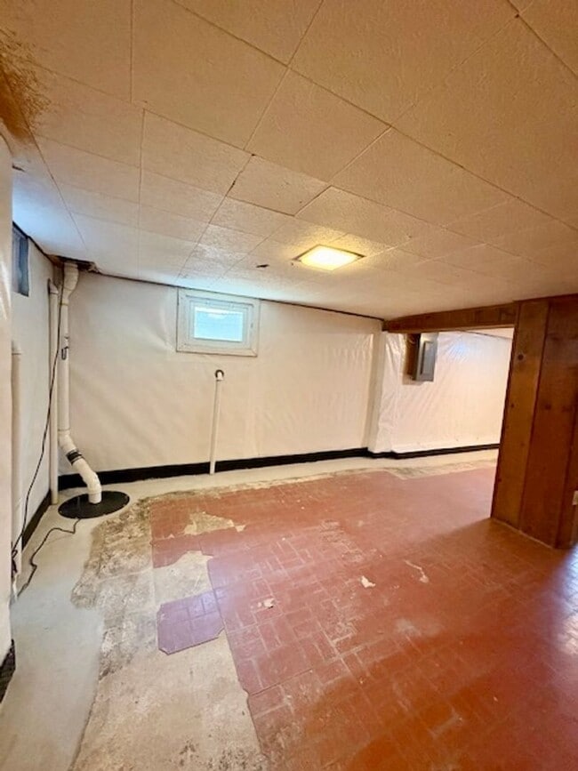 Building Photo - 6007 Crawford Dr