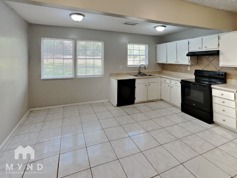 Building Photo - 450 Fairburn Rd NW