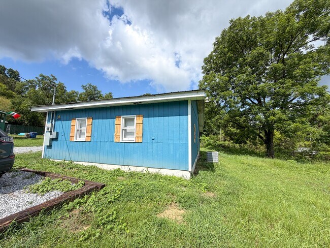 Building Photo - 3520 Oakridge Ave