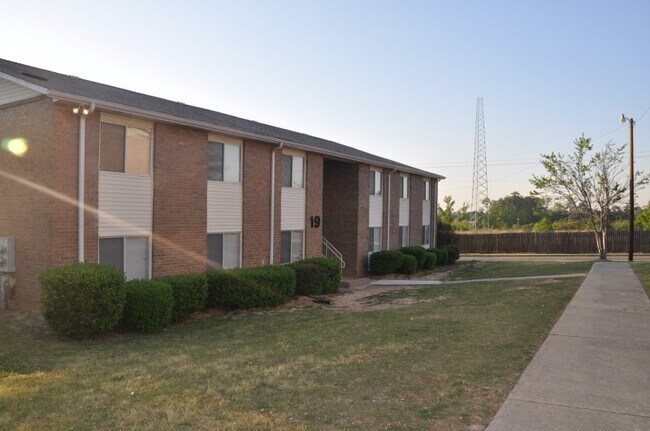 Building Photo - 525 Alcott Dr