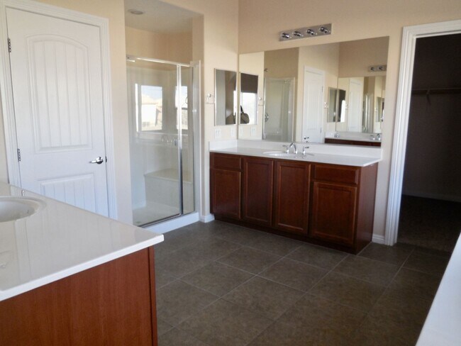 Building Photo - Spacious House w/Tons of Storage,Tile & Wo...