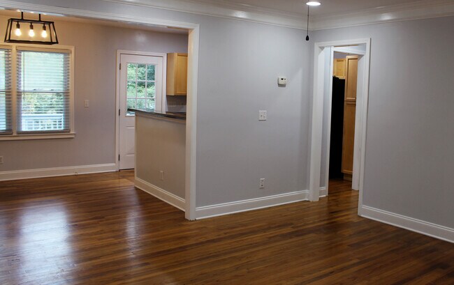 Building Photo - 2287 Vistamont Dr