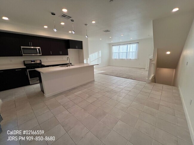 Building Photo - Rancho Cucamonga 3 Bedroom Condo