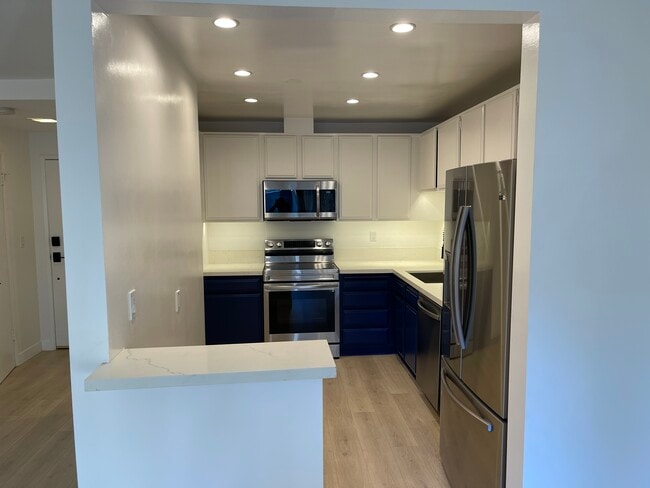 2 bedroom #104 kitchen - 740 N Orlando